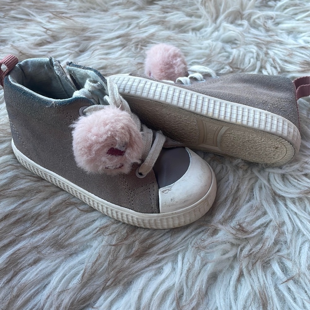 Zara Baby high top tennis shoes. Size 22/6